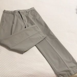 Men’s Gap kaki pants